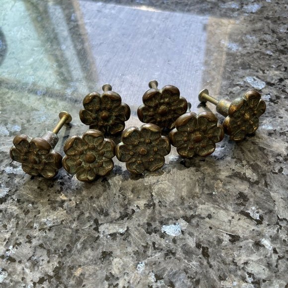 Vintage Lot of 7 Mid Century Floral Brass Knobs Cabinet Drawer Pulls - Picture 2 of 5